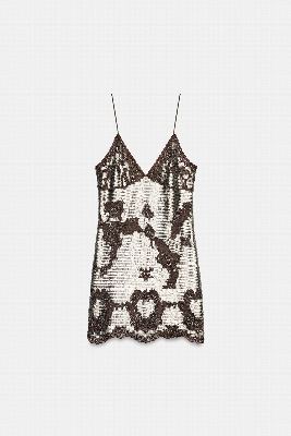 Photo produit d’une robe à motifs